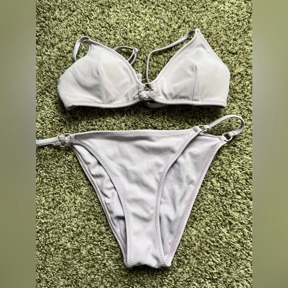 Bikini - Picture 1 of 1